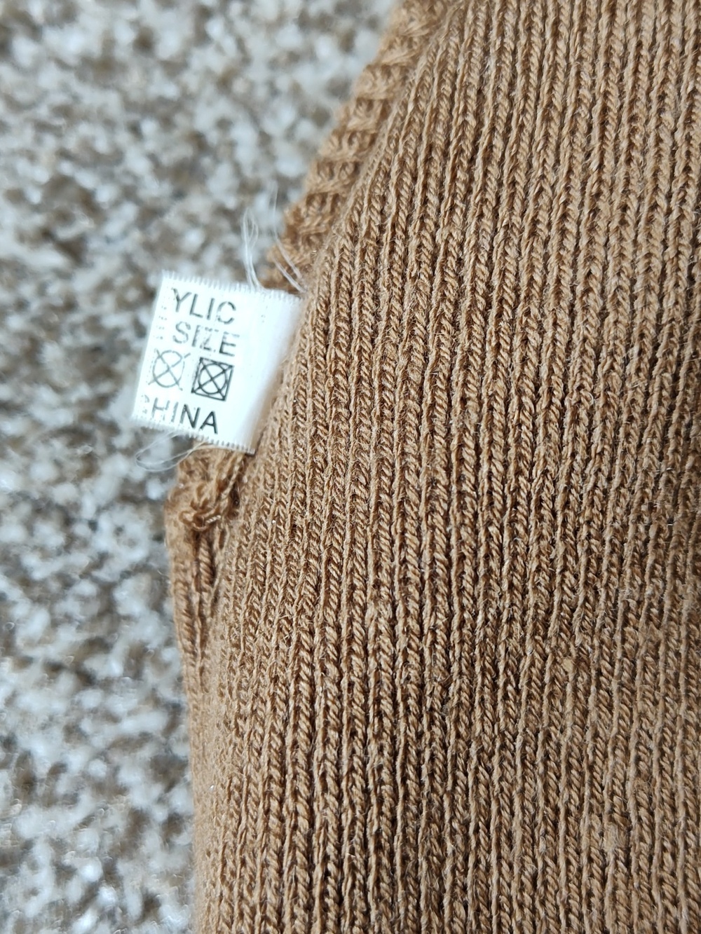 "Leaf" Pattern Beanie Cap - Picture 2 of 4